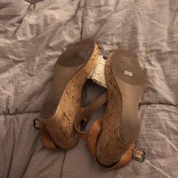 Tan/cream wedges - Picture 3 of 3